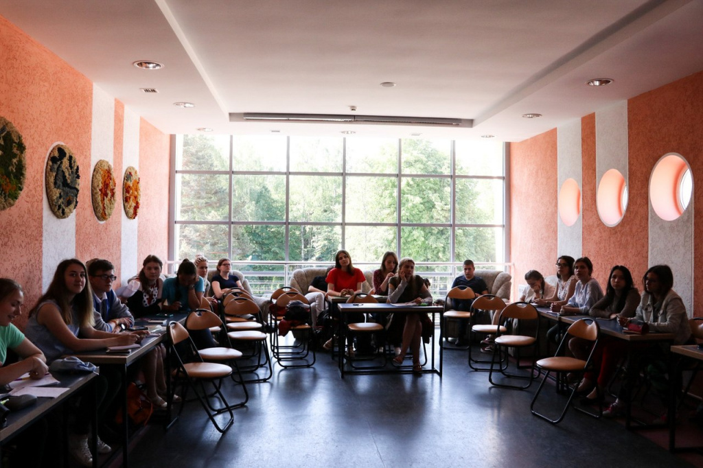 03 Studenty BGPU otkryli tretiy trudovoy semestr v Zubrenke.jpg