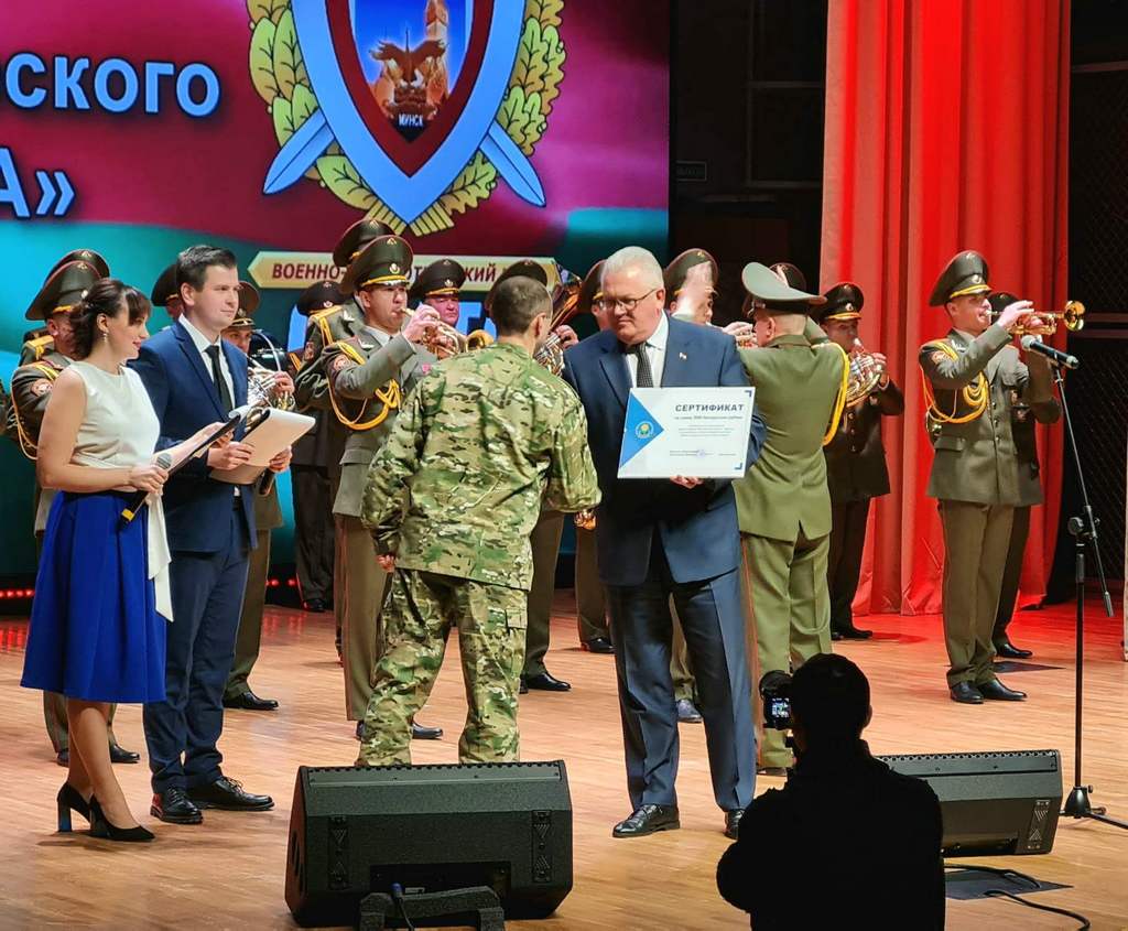 Министр поздравил ребят с открытием клуба