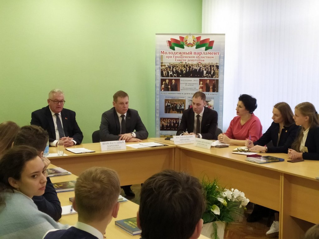 Министр образования Игорь Карпенко в рамках рабочего визита в Гродненскую область встретился с членами Молодежного парламента при Гродненском областном Совете депутатов