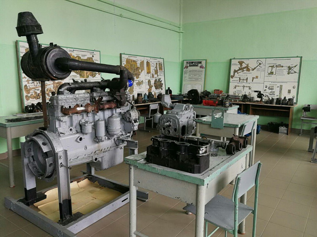 лаборатория устройства тракторов.jpg